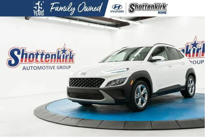 $21584 : Hyundai KONA 2023 SEL 4dr Cr image 1
