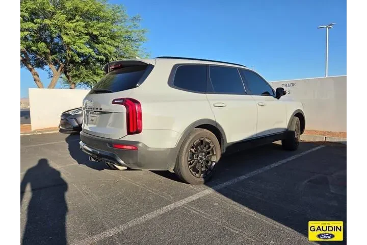 $31888 : Kia Telluride 2022 AWD SX 4d image 2
