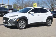$16777 : Hyundai KONA 2022 AWD SEL 4d thumbnail