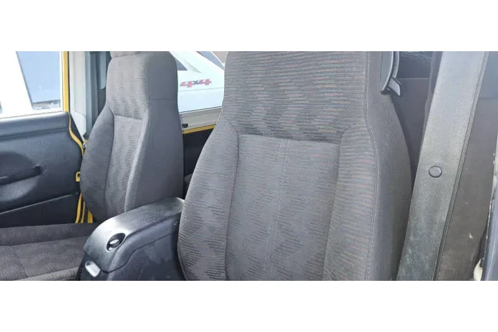 $11777 : 2004 Wrangler image 8