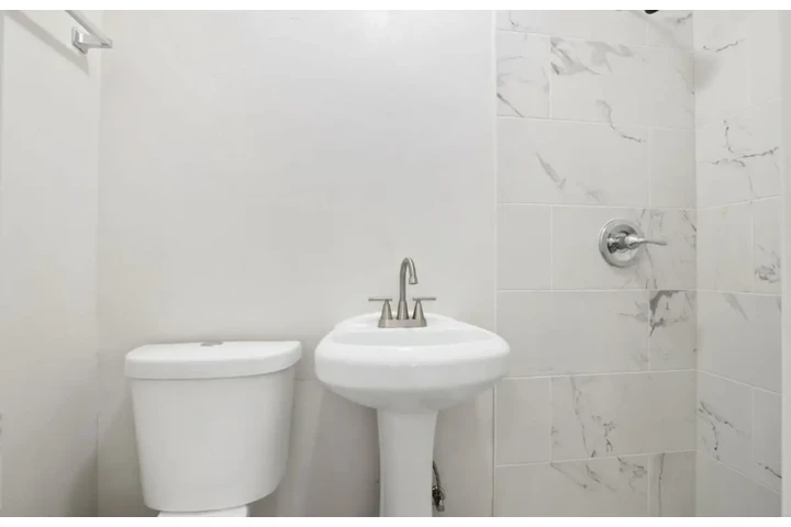 $1965 : 2Bedroom 1Bath Apt In Downey image 8