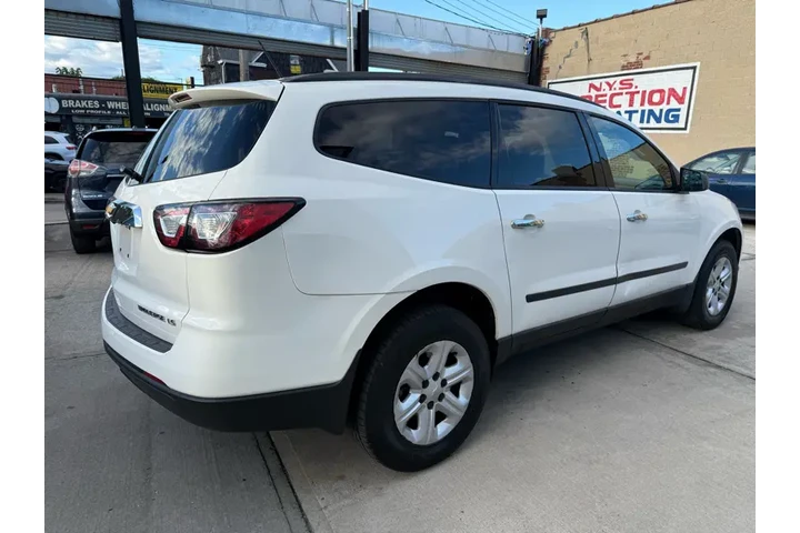 $8495 : 2013 Traverse LS AWD w/PDC image 7