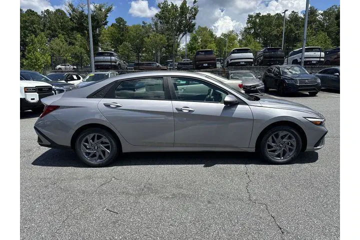 $24909 : Hyundai ELANTRA Hybrid 2025 image 8