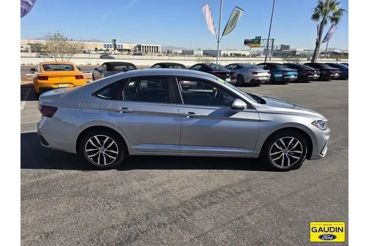 $20731 : Volkswagen Jetta 2025 SE 4dr image 8