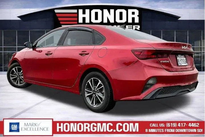 $16988 : Kia Forte 2023 LX 4dr Sedan image 3