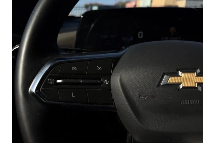 2025 Equinox LT 2WD image 8