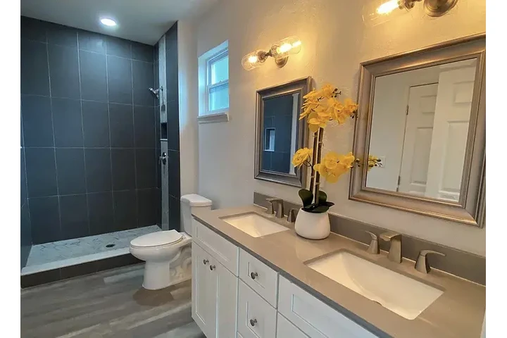 $1500 : HOUSE AVAILABLE IN TAMPA FL image 2