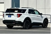 $30800 : Ford Explorer 2022 AWD Timbe thumbnail