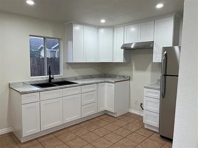 $2000 : 2BD 1BA FOR RENT image 4