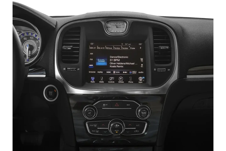 Chrysler 300 2016 Limited 4d image 7