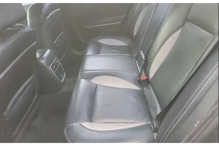 2015 Charger SE image 5