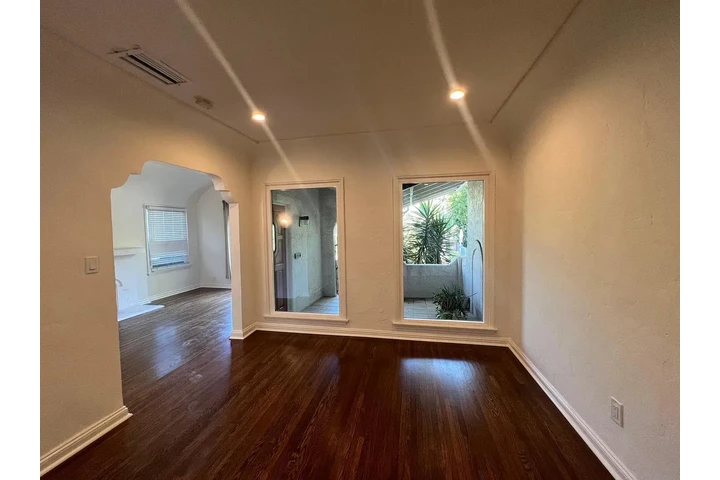 $1000 : spacious new bathroom home image 5