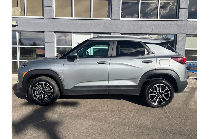 $23995 : 2025 Trailblazer AWD LT image 2