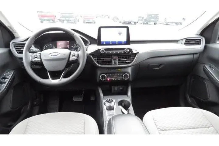 $24179 : Ford Escape 2022 AWD SE 4dr image 2