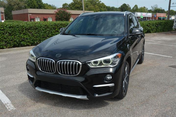 2017 BMW X1 sDrive28i image 2