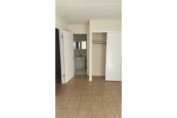 $1200 : Cuarto grande c/ baño privado image 1