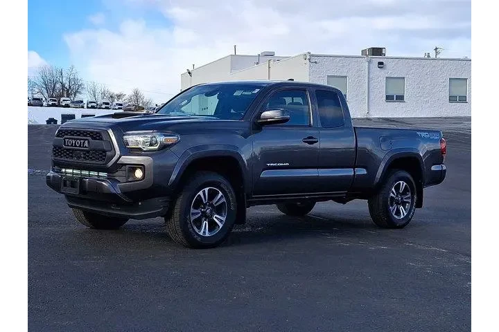$27800 : Toyota Tacoma 2019 4x4 TRD S image 3