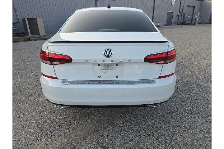 $16983 : Volkswagen Passat 2020 R-Lin image 7