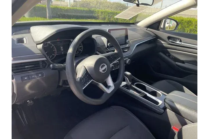 $19250 : Nissan Altima 2023 2.5 SV 4d image 10
