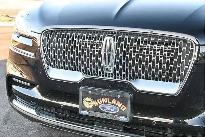 Lincoln Aviator 2023 AWD Res image 5