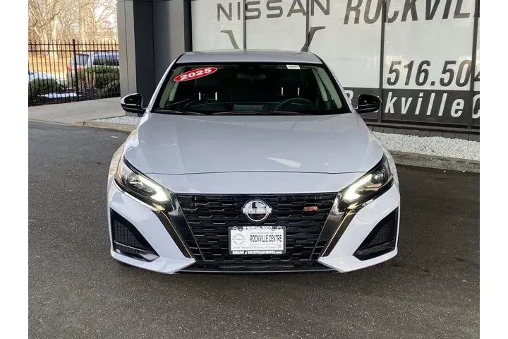 $18565 : Nissan Altima 2025 2.5 SR 4d image 3