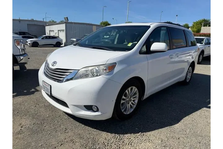$13000 : Toyota Sienna 2013 XLE 7-Pas image 1