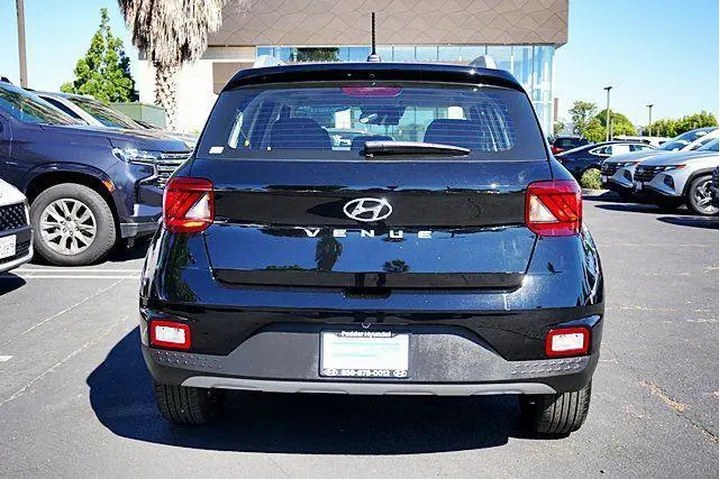 $21873 : Hyundai VENUE 2026 SEL 4dr C image 9