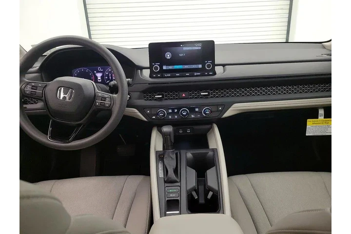$27998 : Honda Accord 2024 EX 4dr Sed image 9