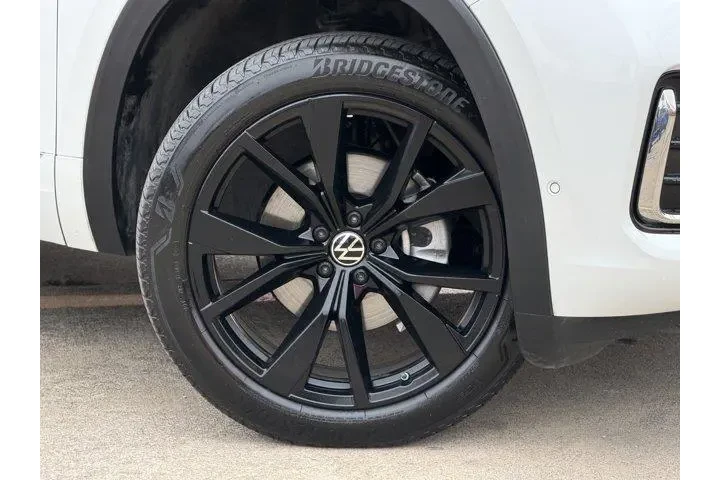 $38523 : Volkswagen Atlas Cross Sport image 3