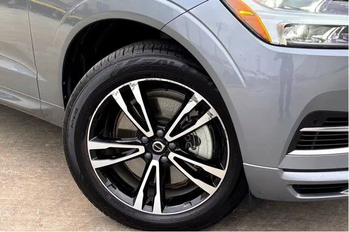 $31977 : Volvo XC60 2020 AWD T8 eAWD image 2