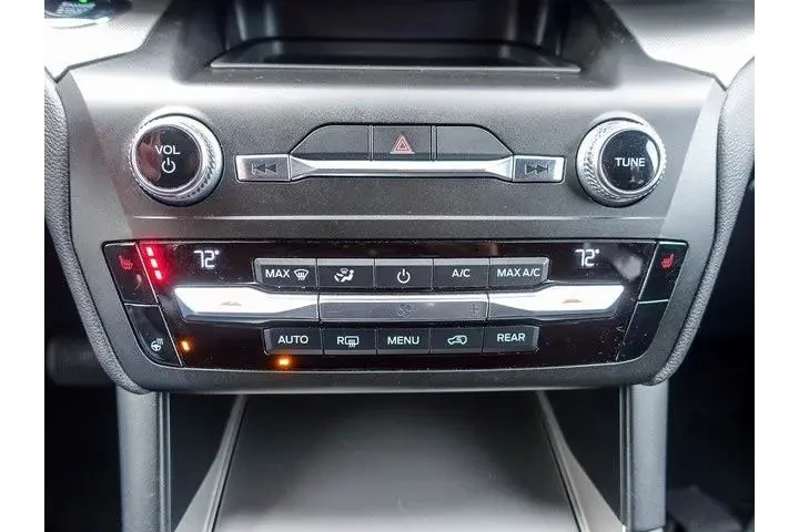 $15776 : Ford Explorer 2020 AWD XLT 4 image 3