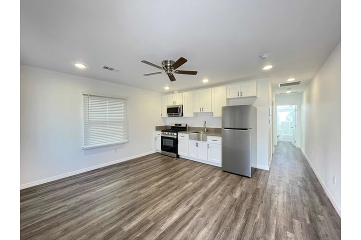 $1850 : Apt 2 Recamars - Remodeldo image 1