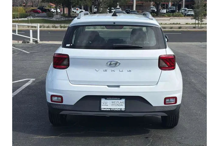 $14990 : Hyundai VENUE 2020 SEL 4dr C image 4