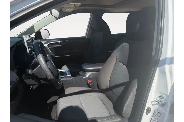 $34990 : Toyota RAV4 2025 AWD XLE 4dr image 9