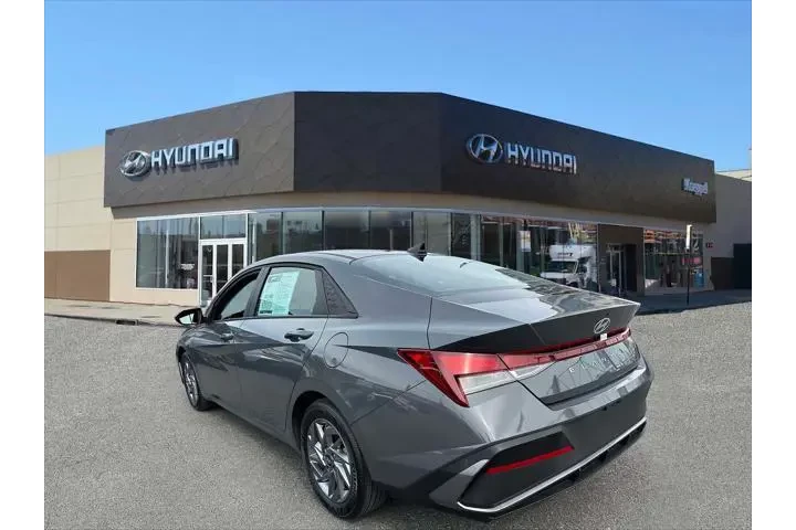 $18998 : Hyundai ELANTRA 2024 SEL 4dr image 5