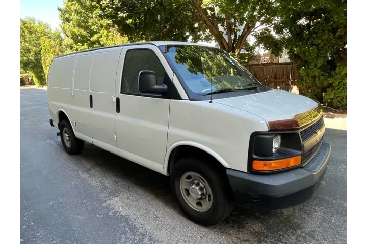 $16975 : 2014 Express 2500 image 10