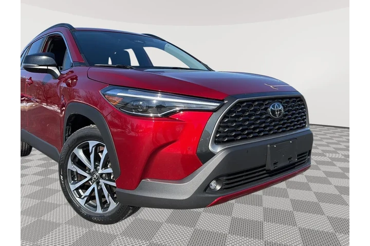 $32979 : 2025 Corolla Cross XLE image 7