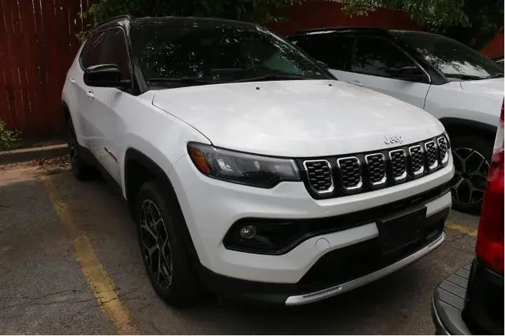 $26995 : Jeep Compass 2025 4x4 Limite image 3