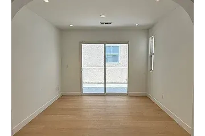 $2600 : Nice 3 Bed for rent image 3