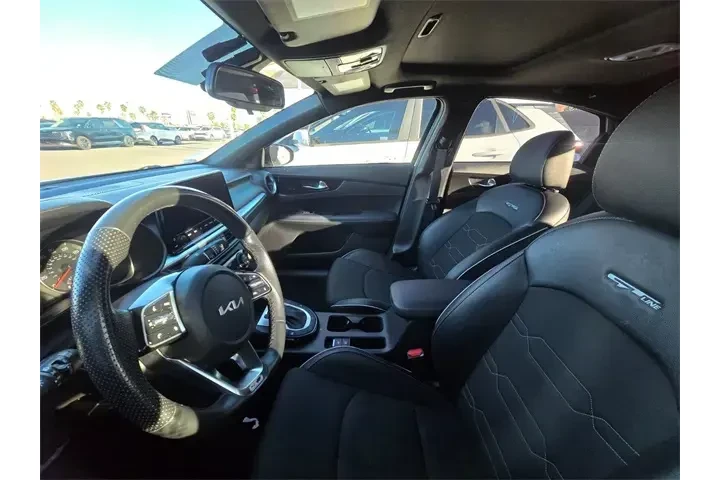 $17855 : Kia Forte 2023 GT-Line 4dr S image 7