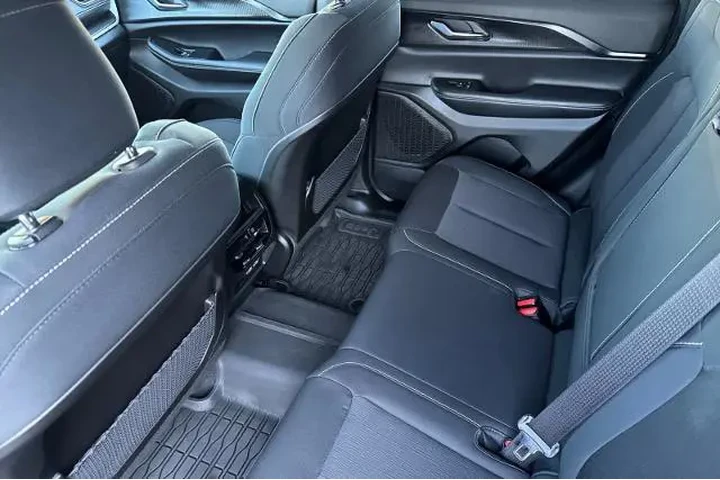 $32995 : Jeep Grand Cherokee 2025 4x4 image 4