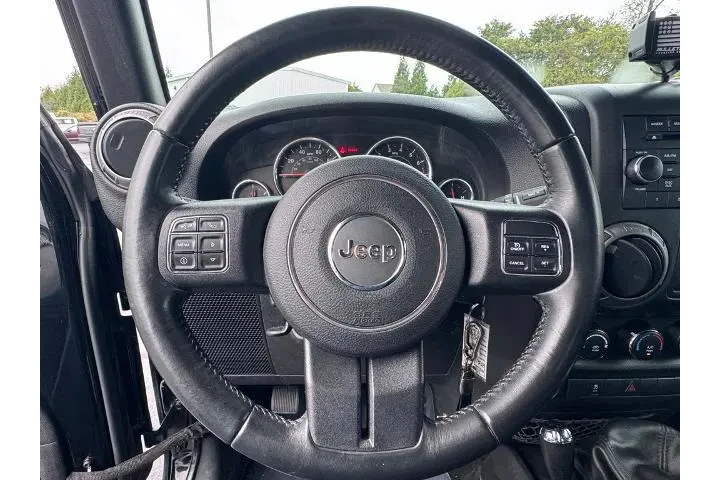 $16000 : Jeep Wrangler 2016 4x4 Sport image 6