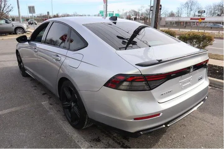 $25234 : Honda Accord Hybrid 2024 Spo image 8