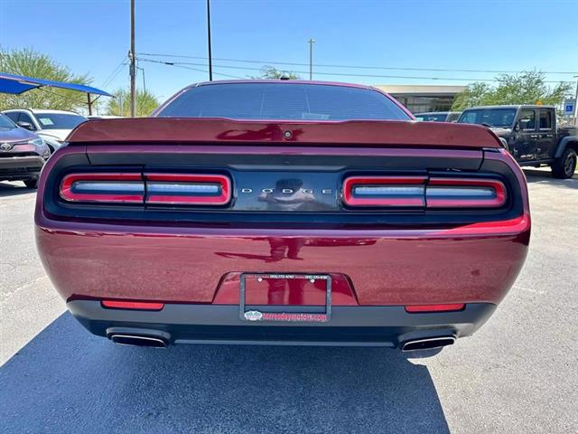 $22995 : Pre-Owned 2019 Challenger SXT image 7