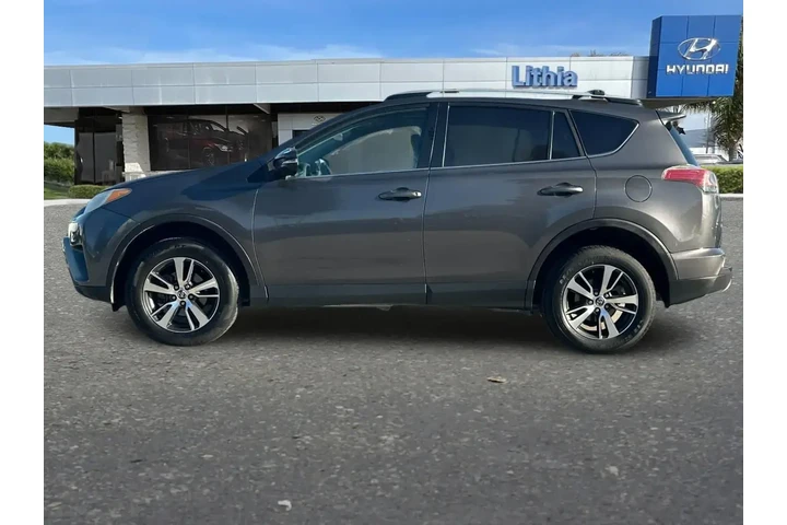 $13499 : Toyota RAV4 2016 XLE 4dr SUV image 2