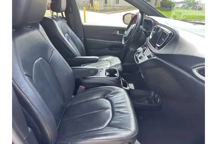 $12900 : 2020 Pacifica Touring L Plus image 8