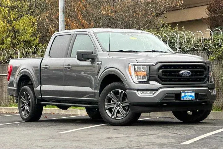 $39959 : Ford F-150 2022 4x4 XLT 4dr image 2