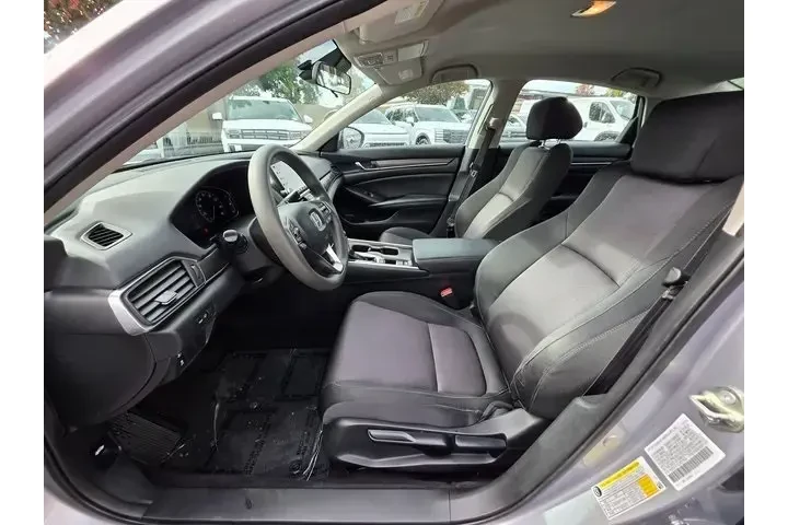 $18858 : Honda Accord 2018 LX 4dr Sed image 10