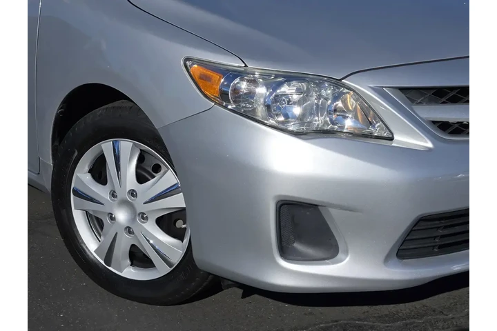 $13988 : Toyota Corolla 2012 S 4dr Se image 9