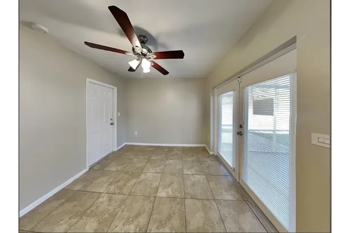 $1900 : Low income house for rent image 3